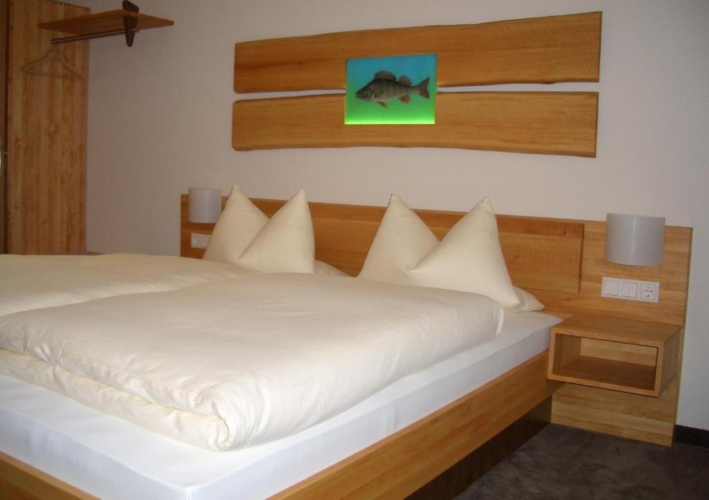 Karpfenhotel & Herrenhaus Im Gasthaus Sindel-Buckel 포이흐트방엔 객실 사진