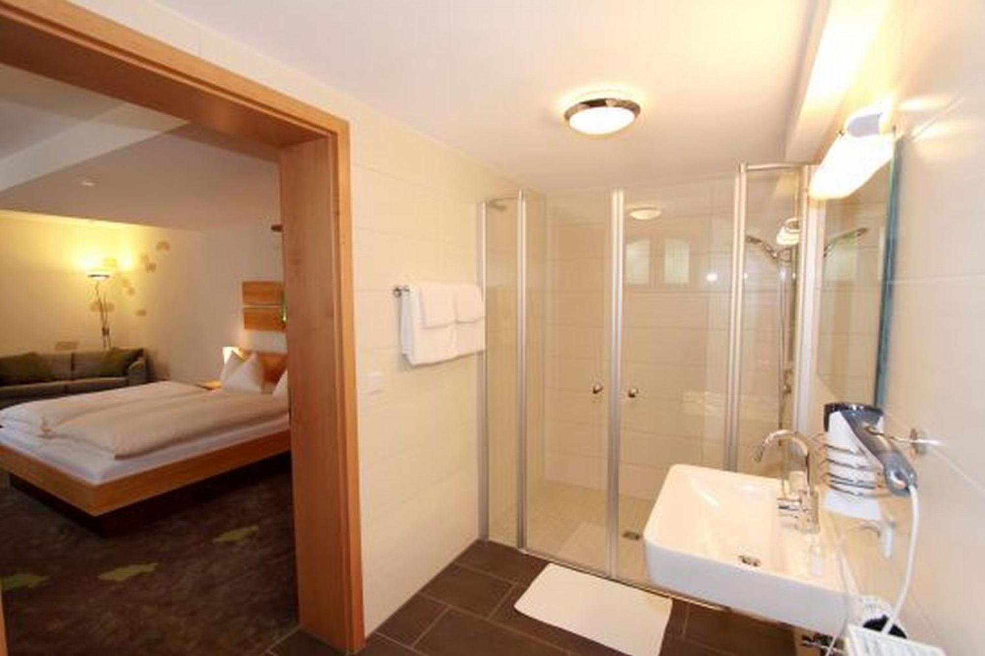 Karpfenhotel & Herrenhaus Im Gasthaus Sindel-Buckel 포이흐트방엔 외부 사진